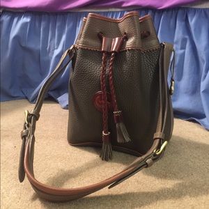 Vintage Dooney & bourke olive Teton Bucket Bag